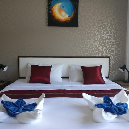Hotel White Sky Boutique Patong Esterno foto