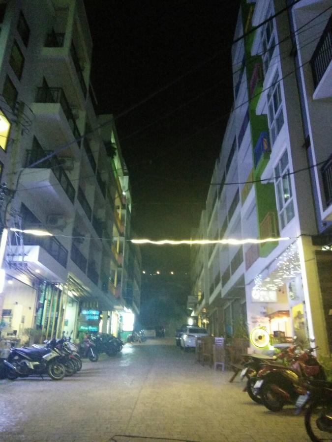 Hotel White Sky Boutique Patong Esterno foto
