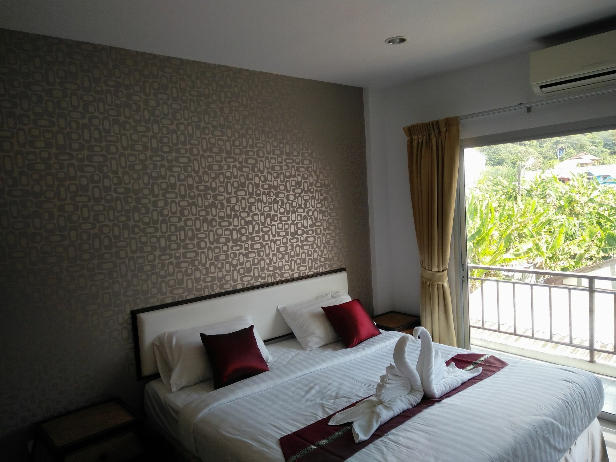 Hotel White Sky Boutique Patong Esterno foto