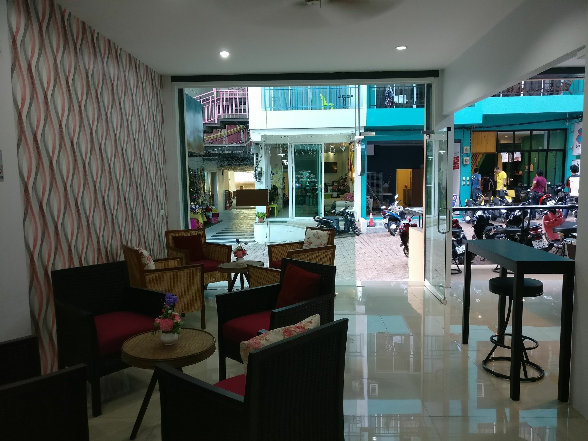 Hotel White Sky Boutique Patong Esterno foto
