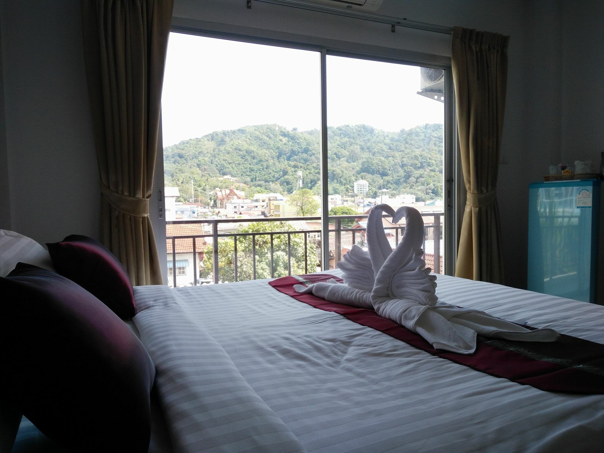 Hotel White Sky Boutique Patong Esterno foto