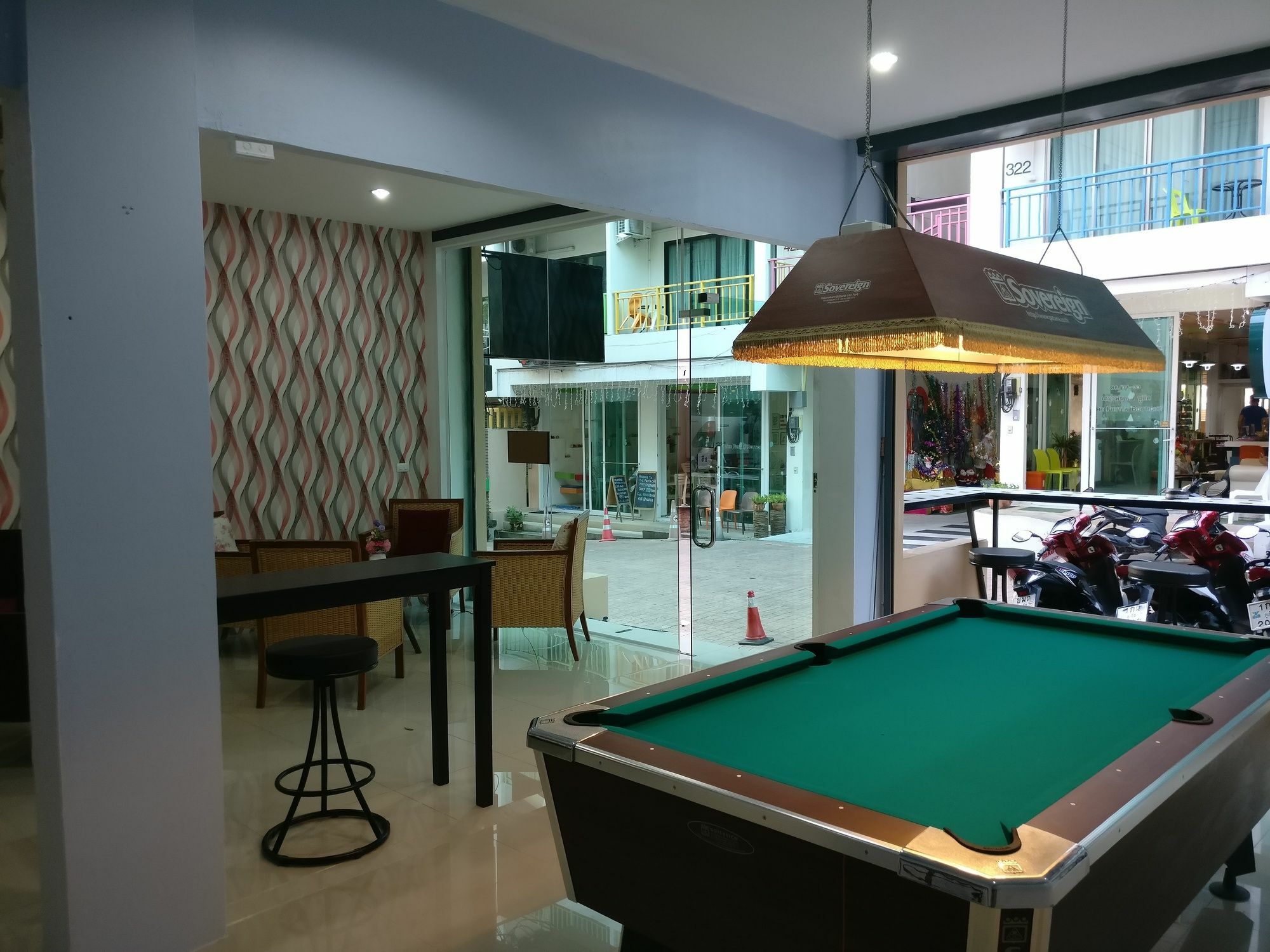 Hotel White Sky Boutique Patong Esterno foto