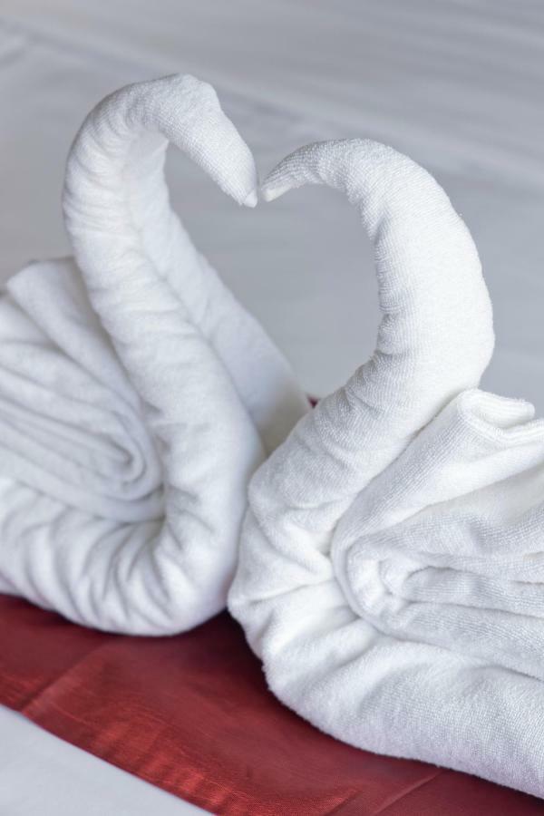 Hotel White Sky Boutique Patong Esterno foto
