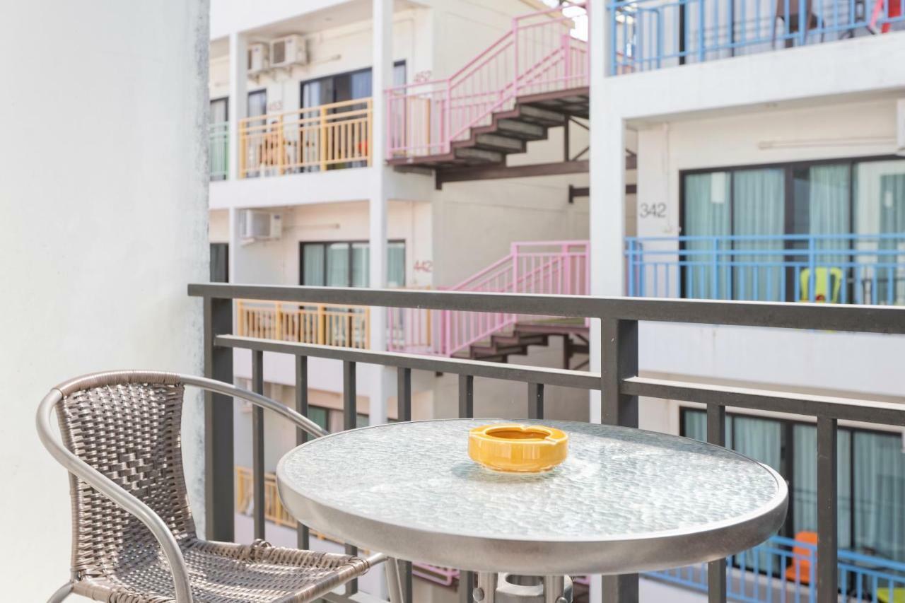 Hotel White Sky Boutique Patong Esterno foto